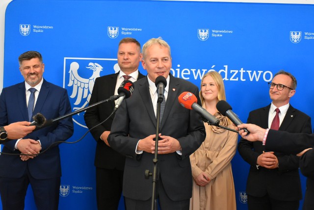 Wojciech Saługa "odzyskał" stanowisko marszałka i oficjalnie przedstawił członków zarządu województwa śląskiego.