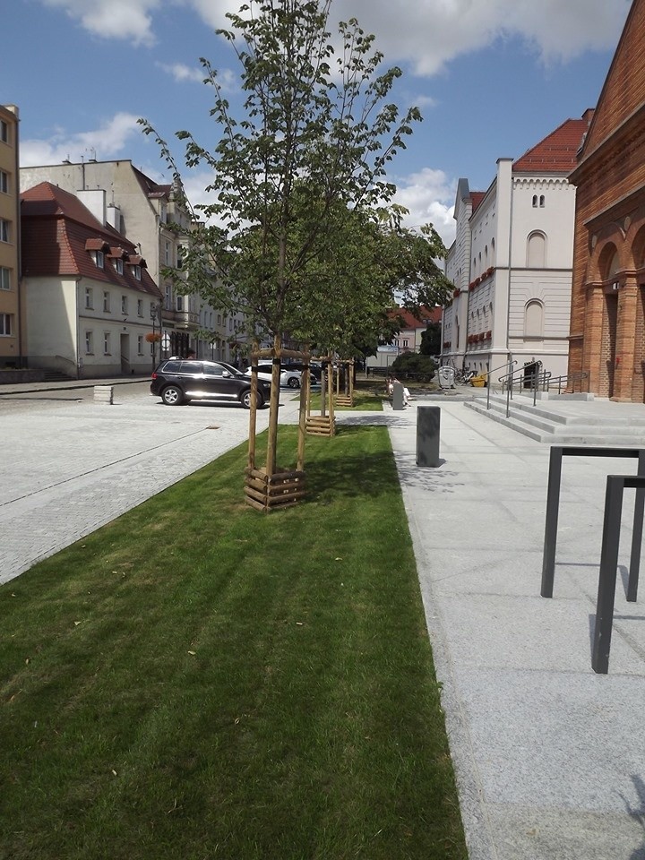 Fontanna, zieleń… Tak odnowili Rynek w mieście pod Wrocławiem
