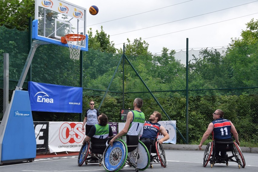 Trwa Małogoszcz Basketball Cup 2023 - Ogólnopolski event koszykówki rozgrywany jest w 4 kategoriach. Zobacz zdjęcia 