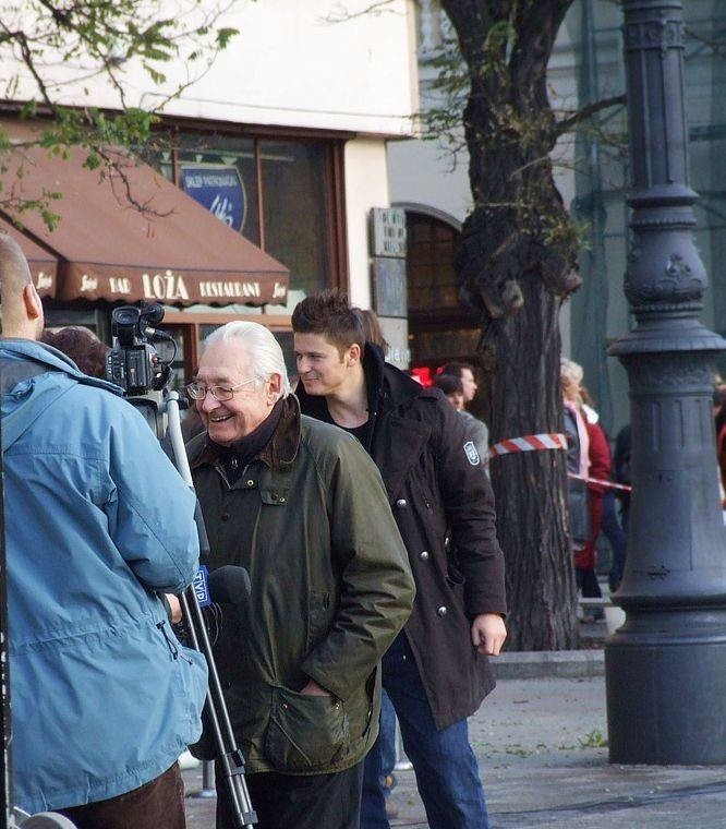 Andrzej Wajda na Rynku podczas kręcenia filmu Katyń