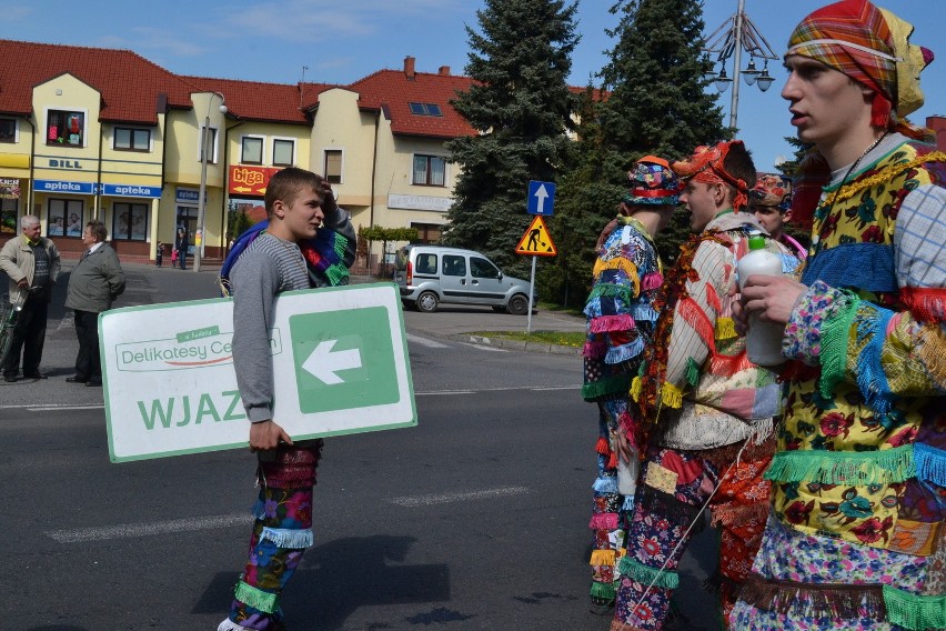 Wilamowskie śmiergusty 2014, czyli leją od samego rana