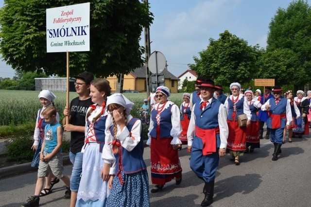 W  Osięcinach odbyło się Wojewódzki spotkanie teatrów obrzędu ludowego. Na scenie GOK zaprezentowały się zespoły ludowe z Kujaw. DZIEŃ DZIECKA W SZKOLE W OSIĘCINACH;nfPrzed prezentacją barwny korowód przeszedł ulicami Osięcin - a na Rynku była chwila na wspólne śpiewanie, a nawet tańce! Niedziela bez handlu. Jakie są tego skutki? źródło: Dzień Dobry TVN/x-news  