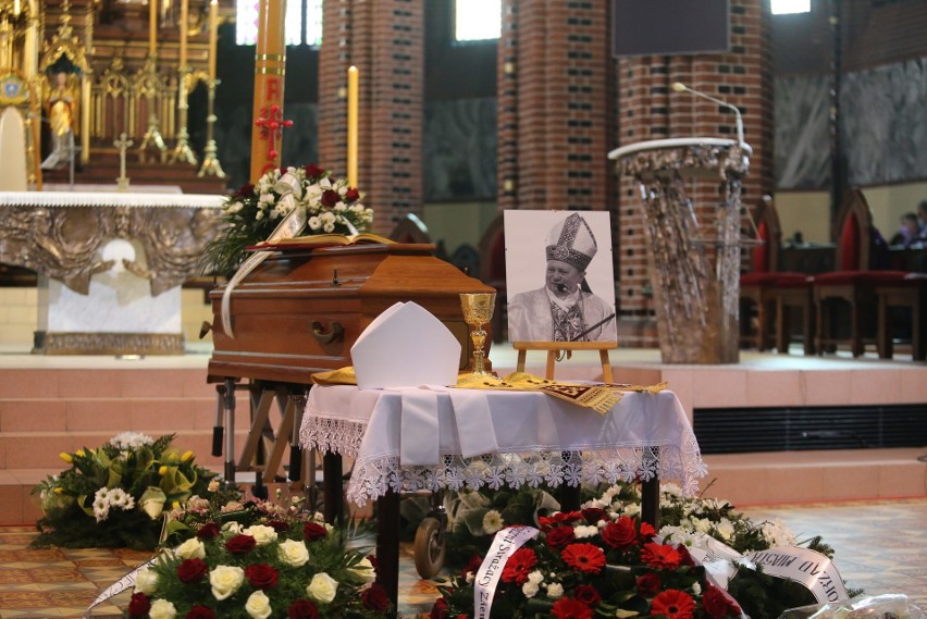 Msza pożegnalna biskupa Gerarda Kusza w gliwickiej katedrze....