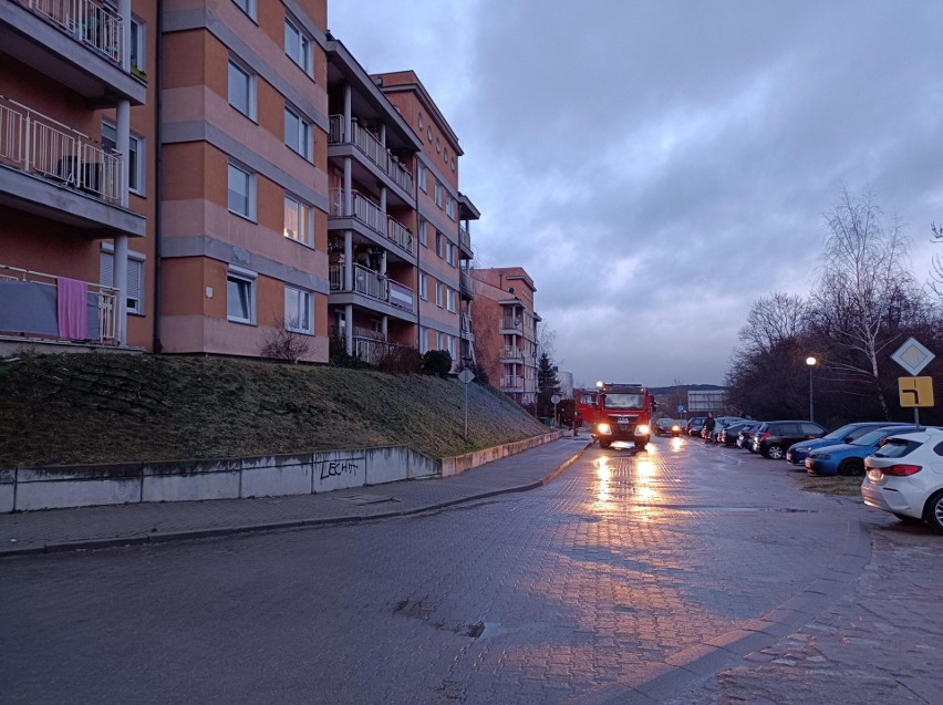 Pożar w mieszkaniu na ul. Świętokrzyskiej w Gdańsku. Ogień prawdopodobnie spowodowała farelka elektryczna