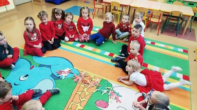 Samorządowe Publiczne Przedszkole w Sławnie wchodzi w skład Zespołu Szkolno-Przedszkolnego imienia Królowej Jadwigi, które kształci obecnie ponad 200 uczniów.