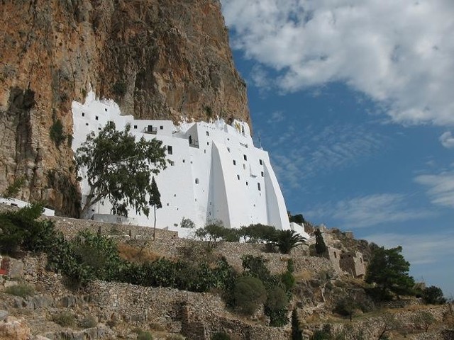 Jedna z najbardziej naturalnych cykladzkich wysp. Amorgos