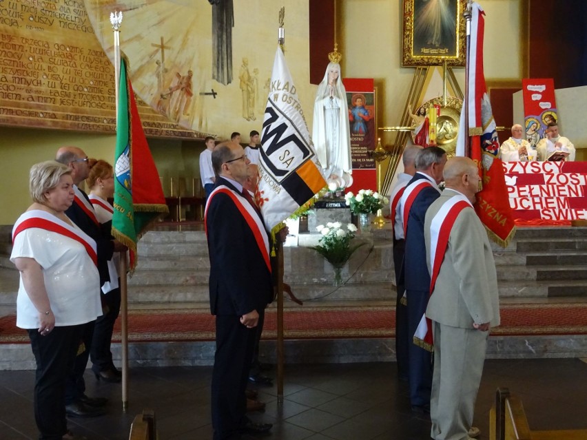 Święto strażaków i hutników w Ostrowcu. W  hutniczym kościele odprawiono mszę w ich intencji