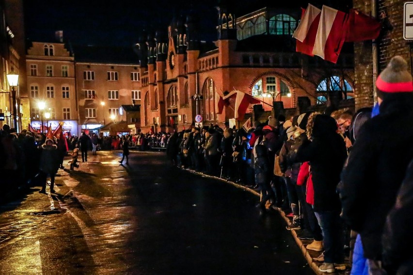 Kondukt żałobny i pożegnanie prezydenta w Bazylice...