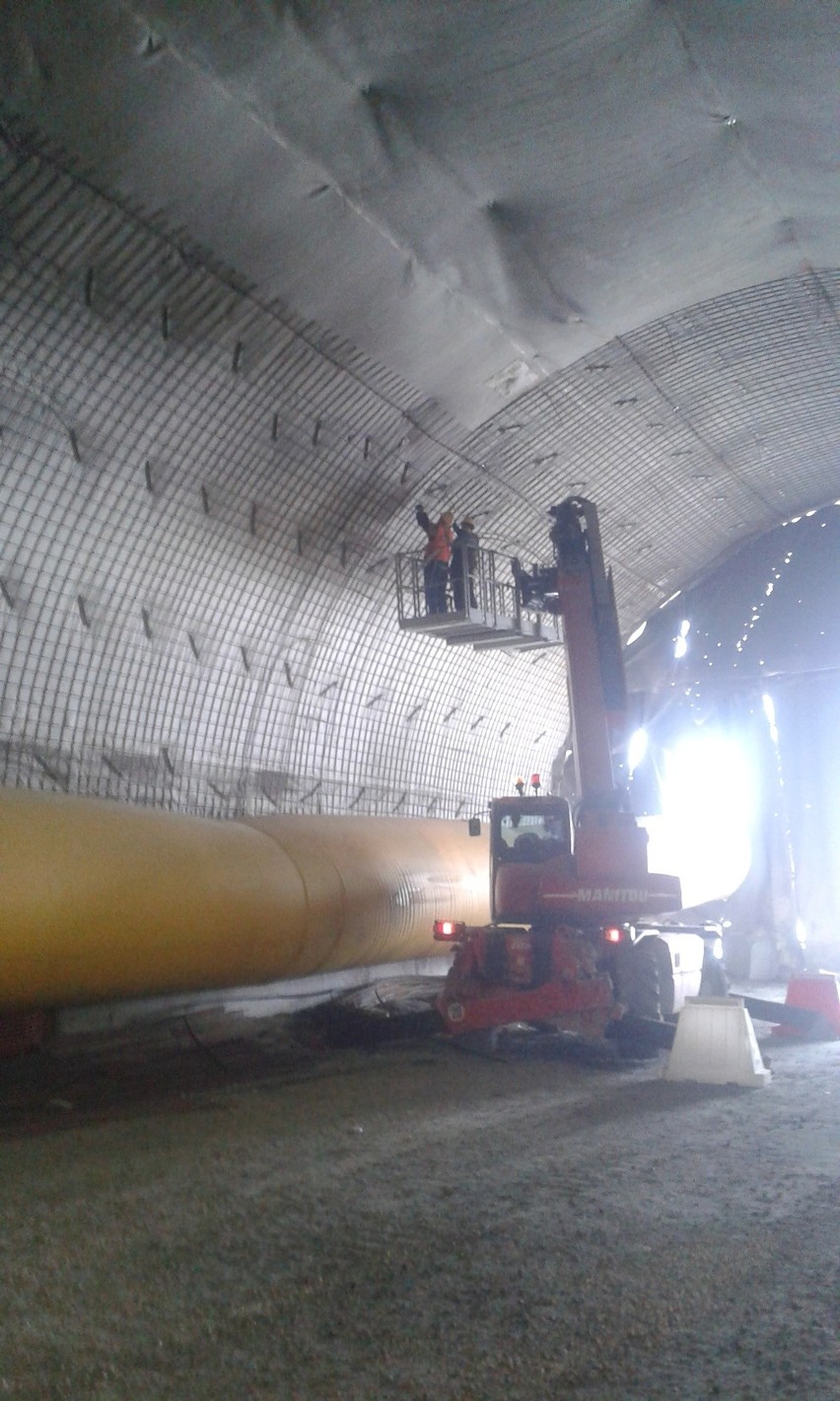 Opóźnienia przy drążeniu tunelu na zakopiance szacowane są na kilka miesięcy. Po kilku tygodniach przerwy wznowiono drążenie tunelu