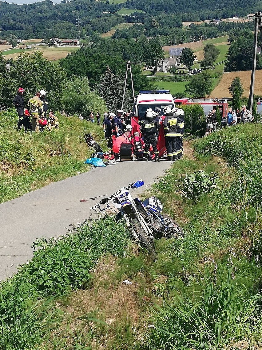 Wypadek z udziałem dwóch motocykli w Siemiechowie. W akcji był helikopter LPR [ZDJECIA]