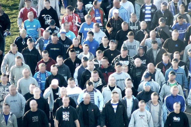 "Gangsterzy ze stadionu" (fot. TVN)