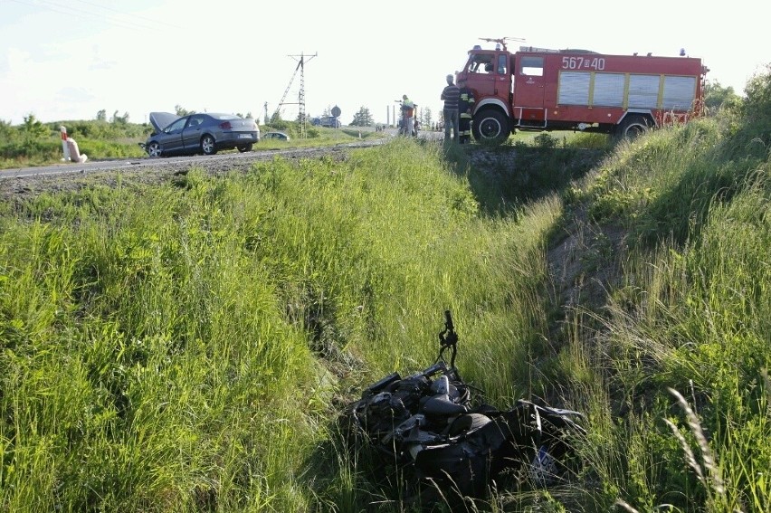 Karambol pod Strzegomiem. Zginął motocyklista (ZDJĘCIA)