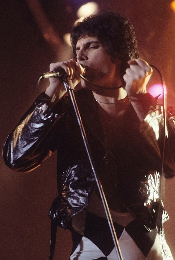 Freddie Mercury - wokalista zespołu "Queen", 23.11.1991r....