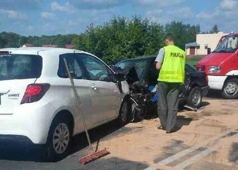 Na miejscu wypadku w Nieznanowicach w powiecie włoszczowskim.