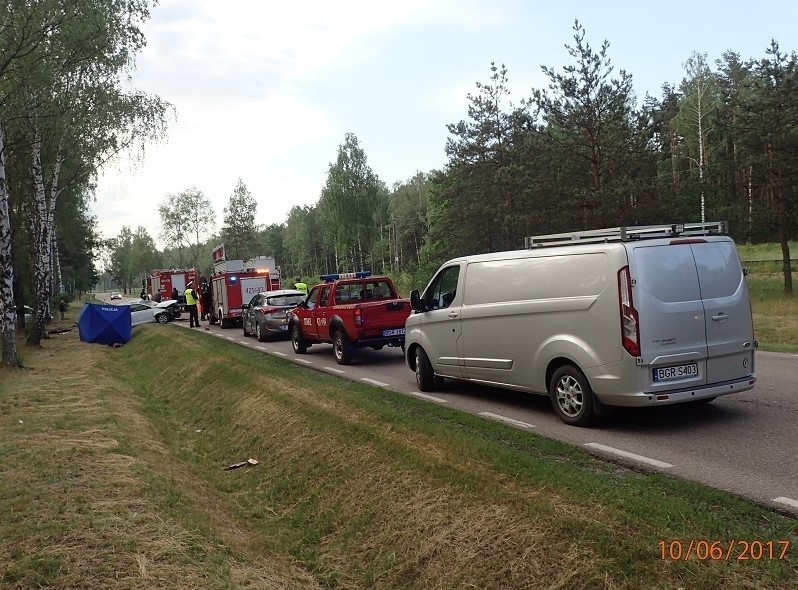 Naoczni świadkowie wypadku powiadomili o zdarzeniu służby...