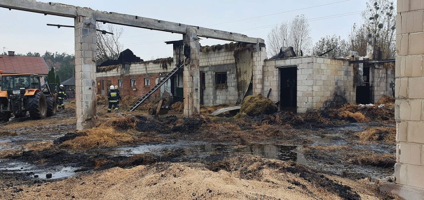 Jaciążek. Pożar budynku gospodarczego, 15.11.2020. Duże straty. Ruszyła zbiórka pieniędzy dla pogorzelców