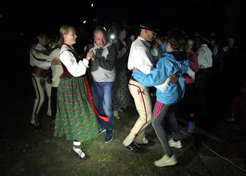 Odkryj Beskid Wyspowy. W sobotni wieczór wspięli się na Luboń Wielki, a w niedzielny poranek pokonali Grodzisko