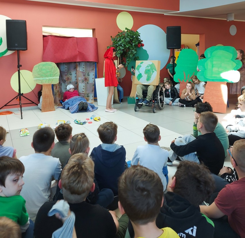 Międzynarodowy Dzień Ziemi w Szkole Podstawowej w Bierkowie.