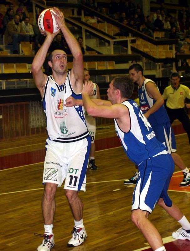 Piotr Miś jest w tym sezonie najsilniejszym punktem pierwszoligowej drużyny koszykarzy Siarki Tarnobrzeg.