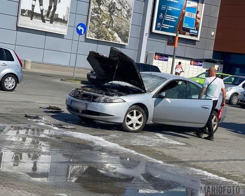 Pożar samochodu w sąsiedztwie opolskiej "Karolinki".
