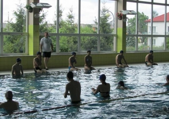 Uczniowie z szydłowieckich szkół ponadgimnazjalnych, w ramach projektu, wyjeżdżali dwa razy w tygodniu na basen.