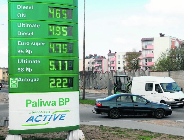 Ceny paliw na stacjach rosną już od początku kwietnia. Przed majowym weekendem ma być jeszcze drożej.