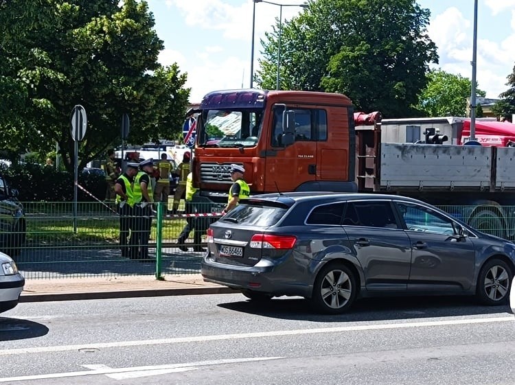 Ostrołęka. Wypadek na skrzyżowaniu Witosa i Traugutta. Śmiertelne potrącenie rowerzystki 22.06.2022. Zdjęcia