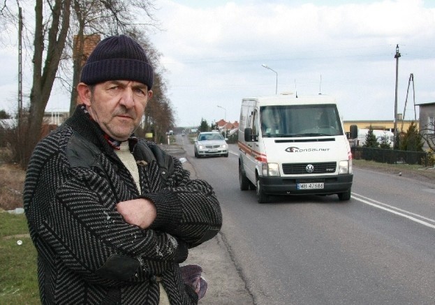 - Z Wielowsi do Międzychodu jest niedaleko, ale mieszkańcy wsi boja się chodzić do miasta pieszo czy jeździć rowerami, bo przy drodze nie ma chodnika, a ruch jest coraz większy - mówi Wojciech Kaczmarek.