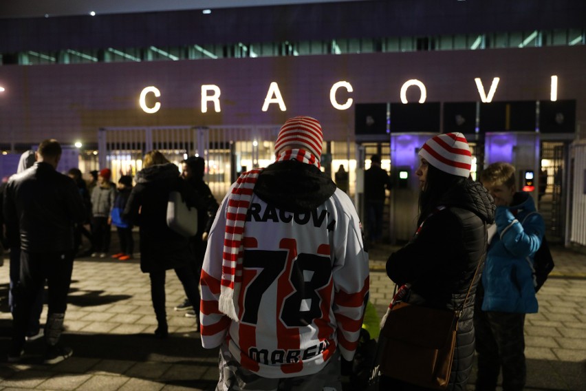 Derby Krakowa 2020. Kibice Cracovii szykują się do meczu z Wisłą Kraków [ZDJĘCIA]