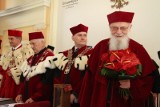 Profesor Walery Pisarek z tytułem doktora honoris causa Uniwersytetu Jana Kochanowskiego (zdjęcia)