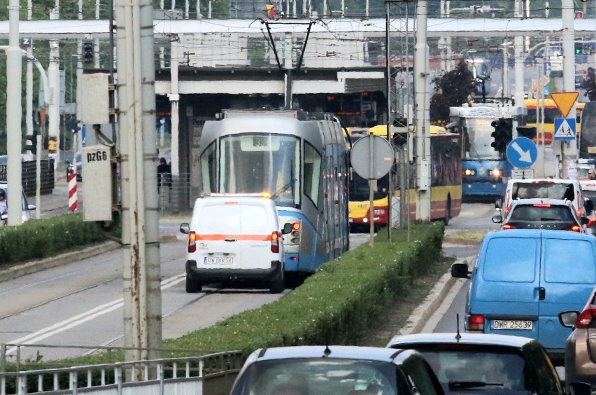 Utrudnienia przy moście Grunwaldzkim. Zepsuł się tramwaj