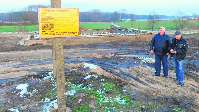 Druhowie z OSP Barany, nie liczą wkładu, jakim jest ich praca. Wiosną, przy sprzyjającej pogodzie, mają ruszyć dalsze prace.