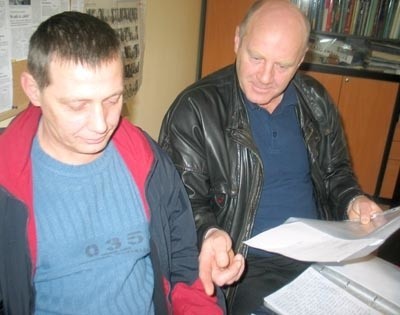 - Nie zasłużyliśmy na takie traktowanie i zrobimy wszystko, żeby pracować w swoim zawodzie - mówią Zbigniew Pietruszyński (od lewej) i Bogdan Sztabiński