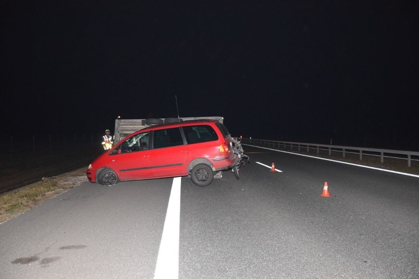 Biadoliny Radłowskie. Przewrócona laweta z załadunkiem na autostradzie A4 [ZDJĘCIA]