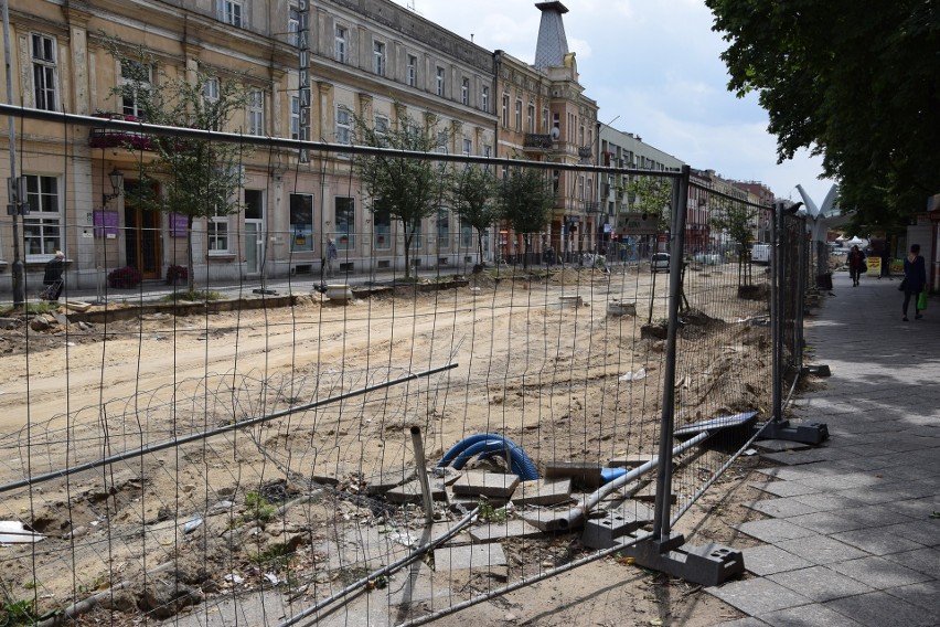 Częstochowa: Budowa centrum przesiadkowego na ulicy Piłsudskiego ZDJĘCIA Co z zabytkowym murem?