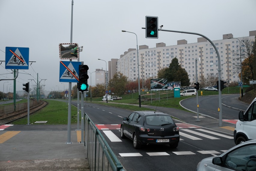 Przejście ułatwia dojście na przystanek tramwajowy Żegrze II