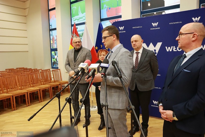 Tak przebiegała konferencja prasowa w ratuszu we Włocławku,...