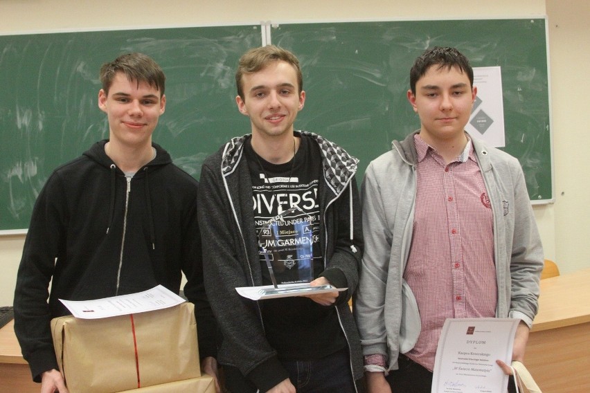 Uczeń z Piotrkowa zwycięzcą konkursu matematycznego na Politechnice Łódzkiej [ZDJĘCIA]