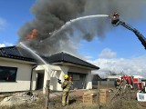 Tragedia młodej rodziny. Pożar zniszczył ich nowy dom w Łochowie pod Bydgoszczą