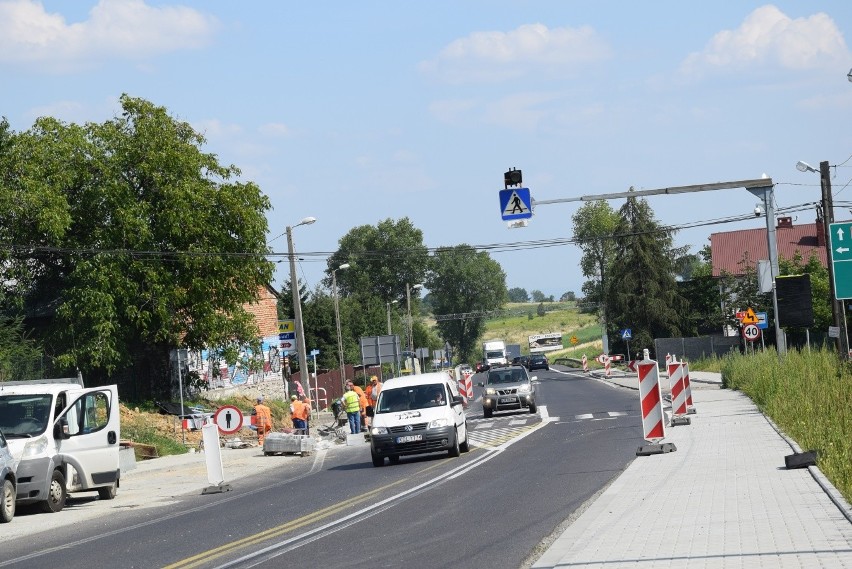 Nie chcą drogi bez chodników. Krajówka do rozbudowy od Jerzmanowic do Giebułtowa