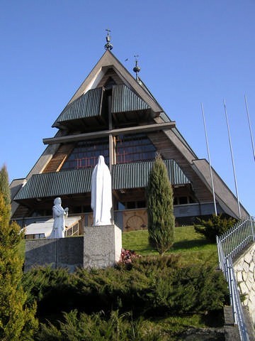 Obecny wgląd kościoła NMP Niepokalanej Objawiającej Cudowny Medalik w Olczy