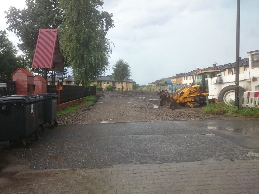 Ruda Śląska: trwa budowa parkingu przy cmentarzu Parafii Podwyższenia Krzyża Świętego