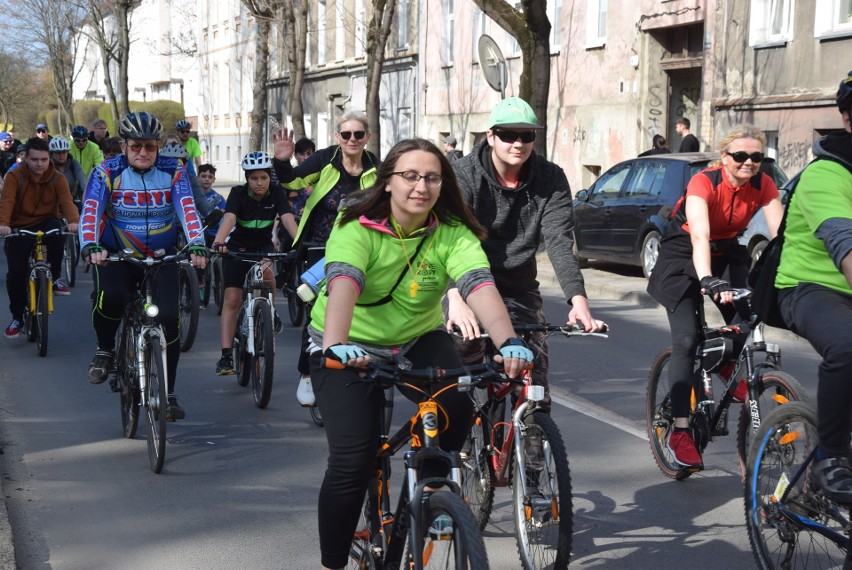 W sobotę o godz. 13.30 setki rowerzystów wyruszyły z Parku...