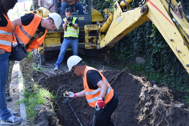 Wznowiono prace archeologiczne w miejscu znalezienia fragmentów niemieckiego czołgu Panzerkampfwagen IV z okresu II wojny światowej.Poszukiwanie elementów rozbitego niemieckiego czołgu w Pełkiniach.