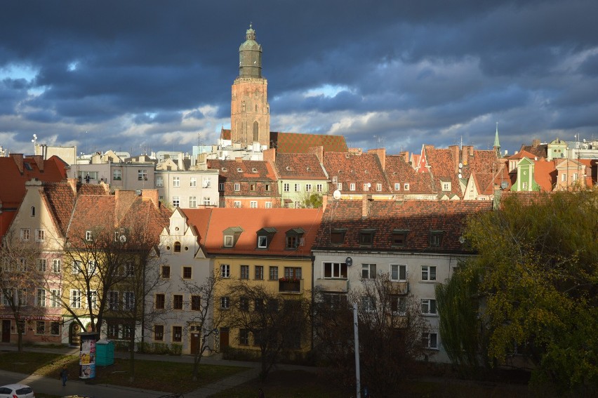 Burze na Dolnym Śląsku. Ulewa ominęła Wrocław [GDZIE JEST BURZA 01.06.2018, RADA BURZOWY ONLINE]