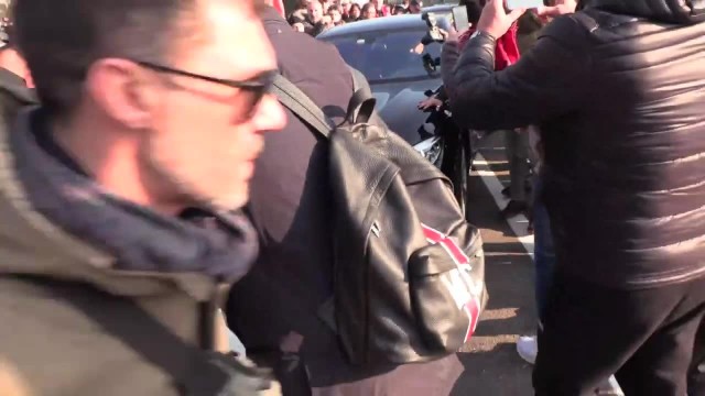 Zlatan Ibrahimović jest już w Mediolanie. Szweda przywitał tłum kibiców. |  Express Ilustrowany