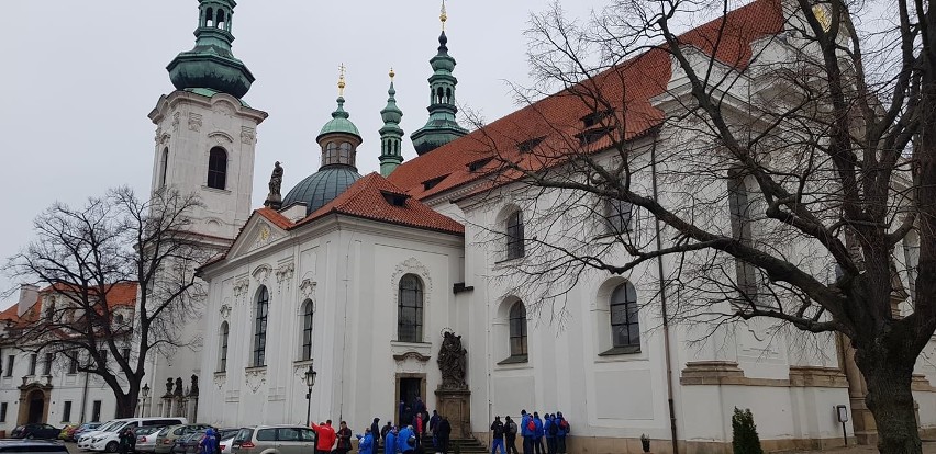 W środę nasi księża mieli mszę świętą, zwiedzali Pragę, a w czwartek zaczynają walkę o medale. W półfinale zagrają ze Słowacją [ZDJĘCIA]