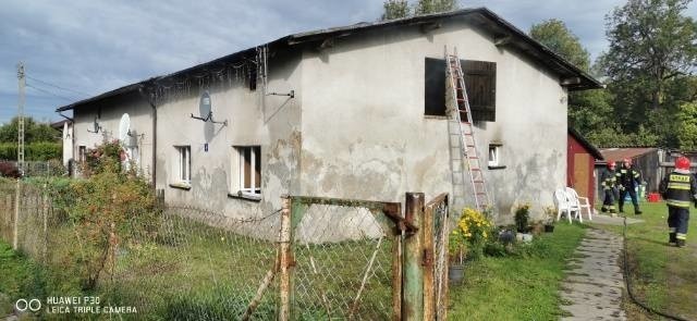 Po pożarze mieszkania w jednym z budynków w Tychowie (gmina...