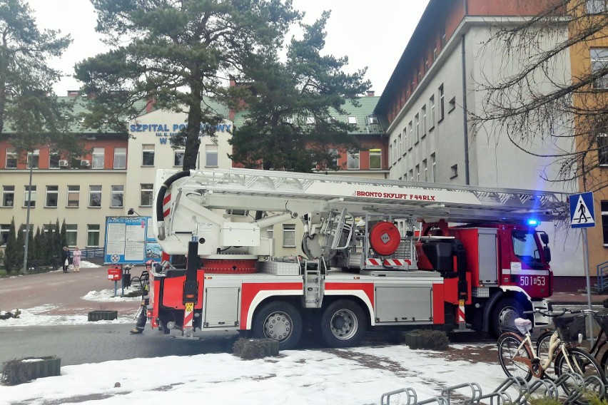 Fałszywy alarm w szpitalu w Mielcu. Straż pożarna przyjechała na miejsce [ZDJĘCIA]