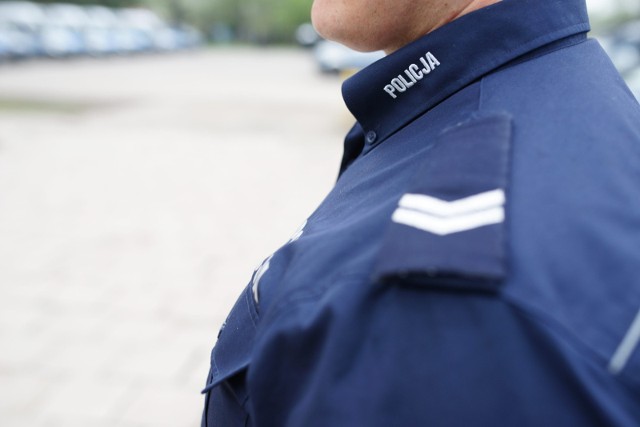 Wrocławski policjant usłyszał w prokuraturze zarzuty znęcania się nad żoną  i dzieckiem. Zdjęcie ilustracyjne